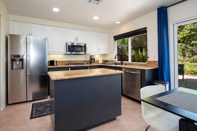 Building Photo - Storke Ranch 3-bd/2.5 bth Home!