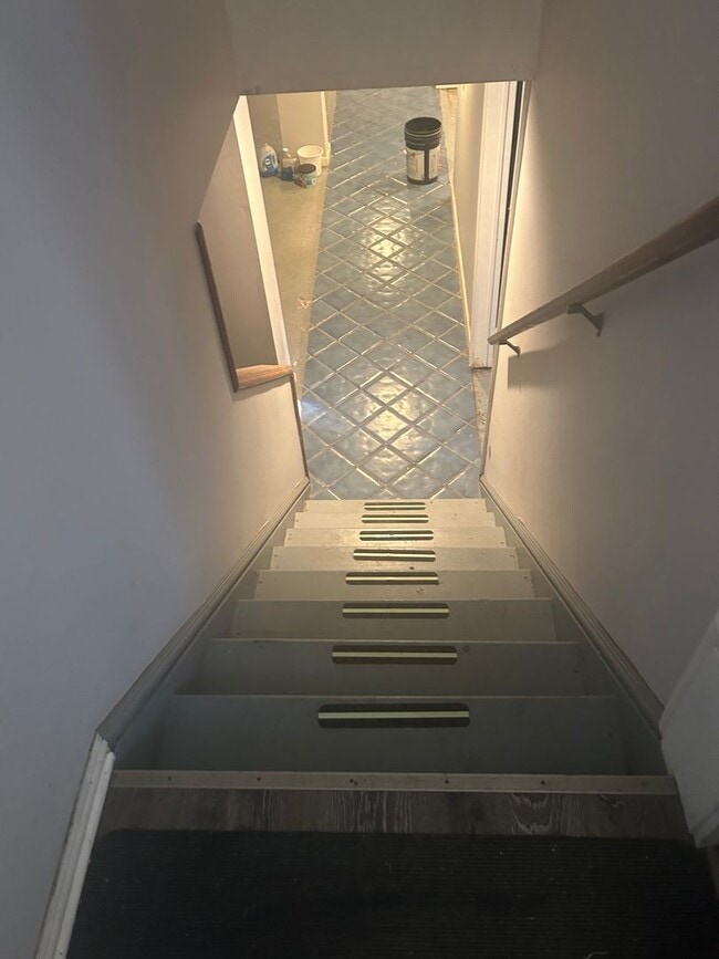Building Photo - 3 bedroom, 3 bath single family home in So...