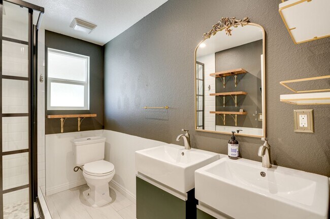 Building Photo - Charming 3-Bedroom Home in Historic John S...