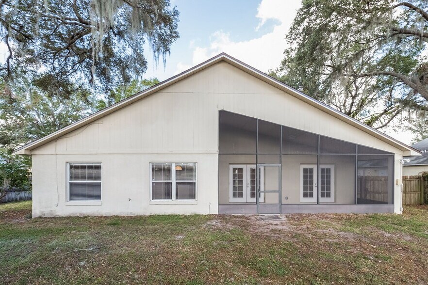 Building Photo - 502 Valencia Pl Cir