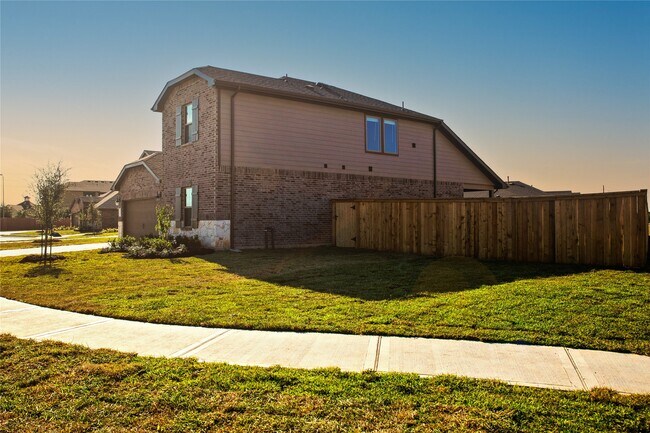 Building Photo - 5615 Cedar Cres Ct