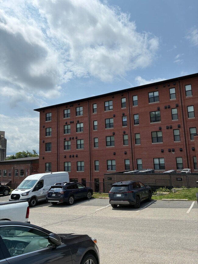 Building Photo - 711 Beechurst Ave