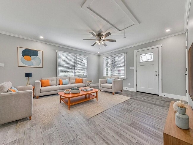 Building Photo - 2406 Pine Dr NW