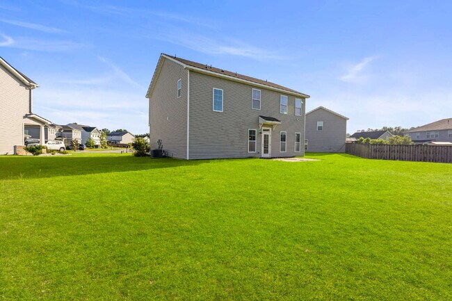 Building Photo - 8 Chimney Ct