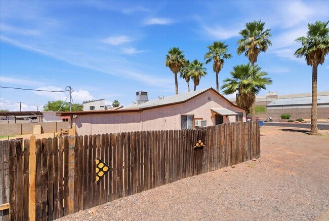 Building Photo - 241 E Elwood St