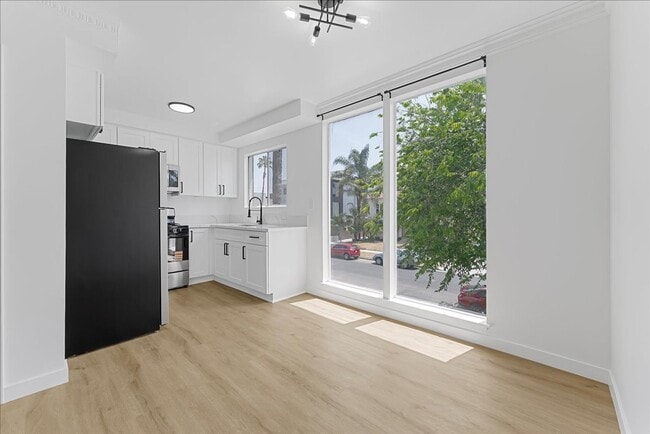 Primary Photo - 1441 S Hayworth Ave