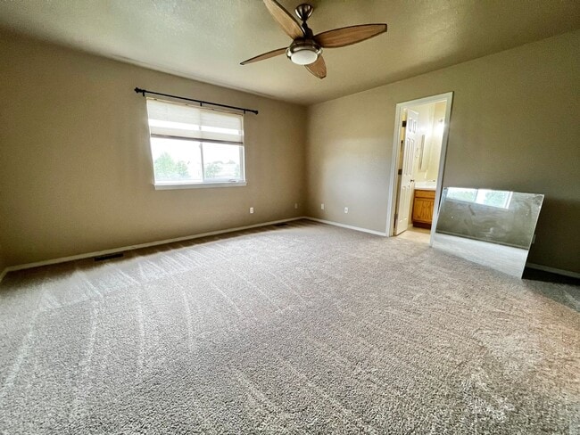 Building Photo - Spacious 4 Bed, 3.5 Bath Home with Finished Basement in South Fort Collins!