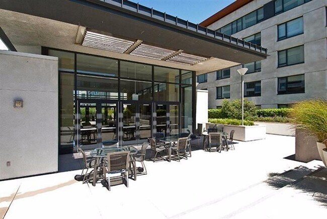 Building Photo - 2 BD 1.5BA Condo with Views! Location! Pen...
