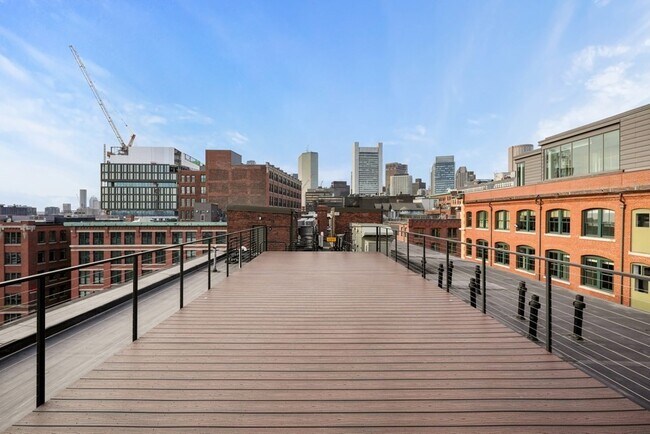 Building Photo - 319 A St