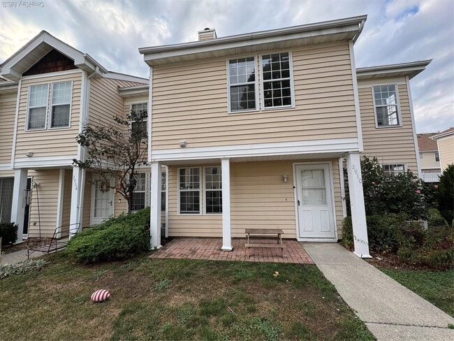 Building Photo - 2910 Whispering Hills Dr