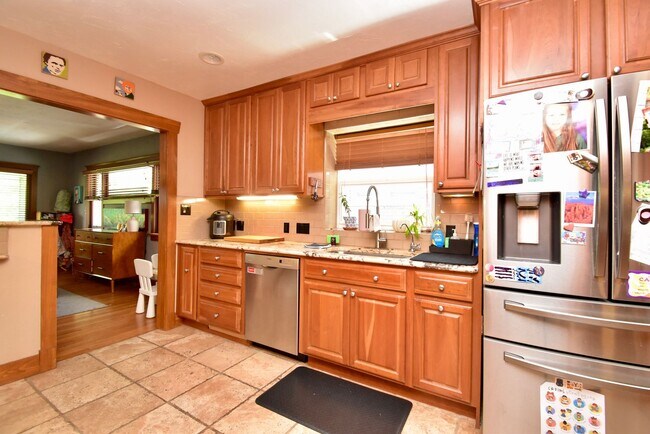 Building Photo - Newly Remodeled 4 Bedroom 2 Bath Home in Salt Lake City!!