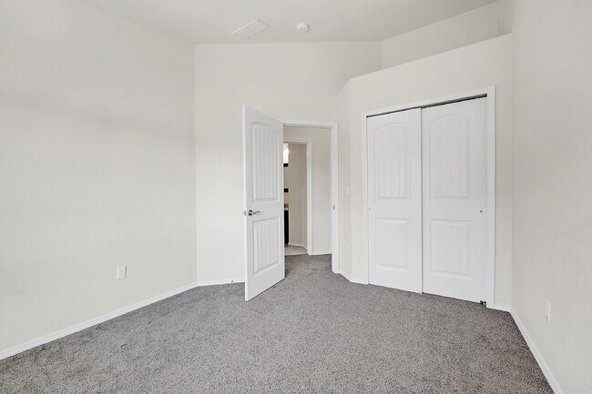 Building Photo - $1,849.00 - 3 Bed, 2.5 Bath Townhome in CO Springs with AC and In Unit Laundry!