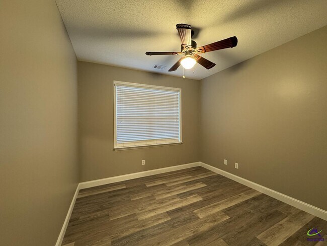 Building Photo - 106 Daventry Ln