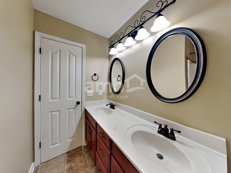 Building Photo - 1116 Chinook Cir