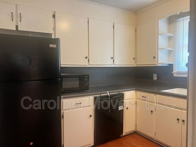 Building Photo - 305 Woodland Dr