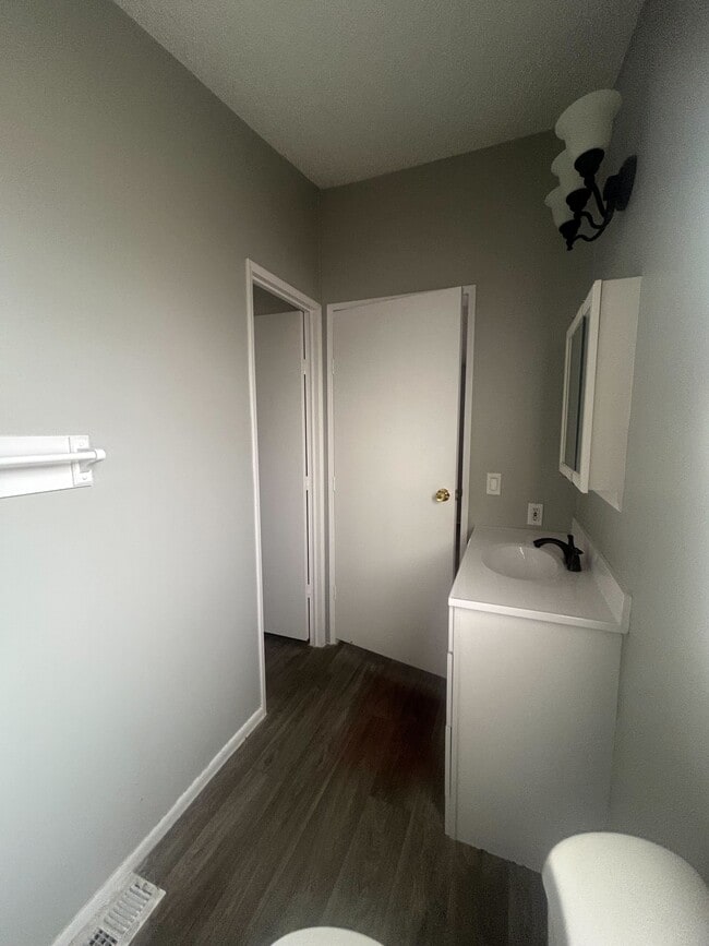 Building Photo - 3601 E Wyoming Ave