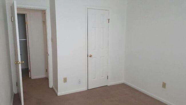 Building Photo - 807 Diploma Ct
