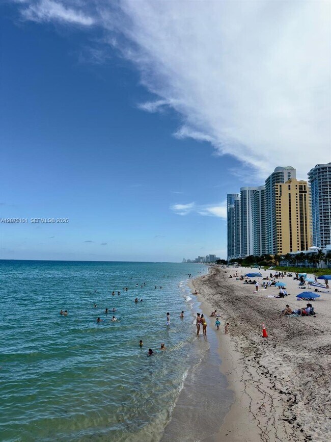 Building Photo - 16699 Collins Ave