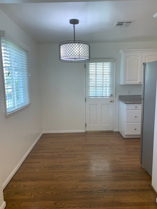 DINING AREA - 10874 National Blvd