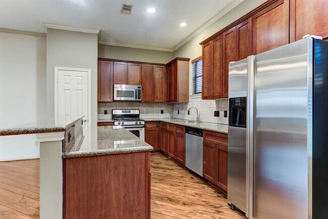 Building Photo - Impeccably Maintained Midtown Townhome wit...