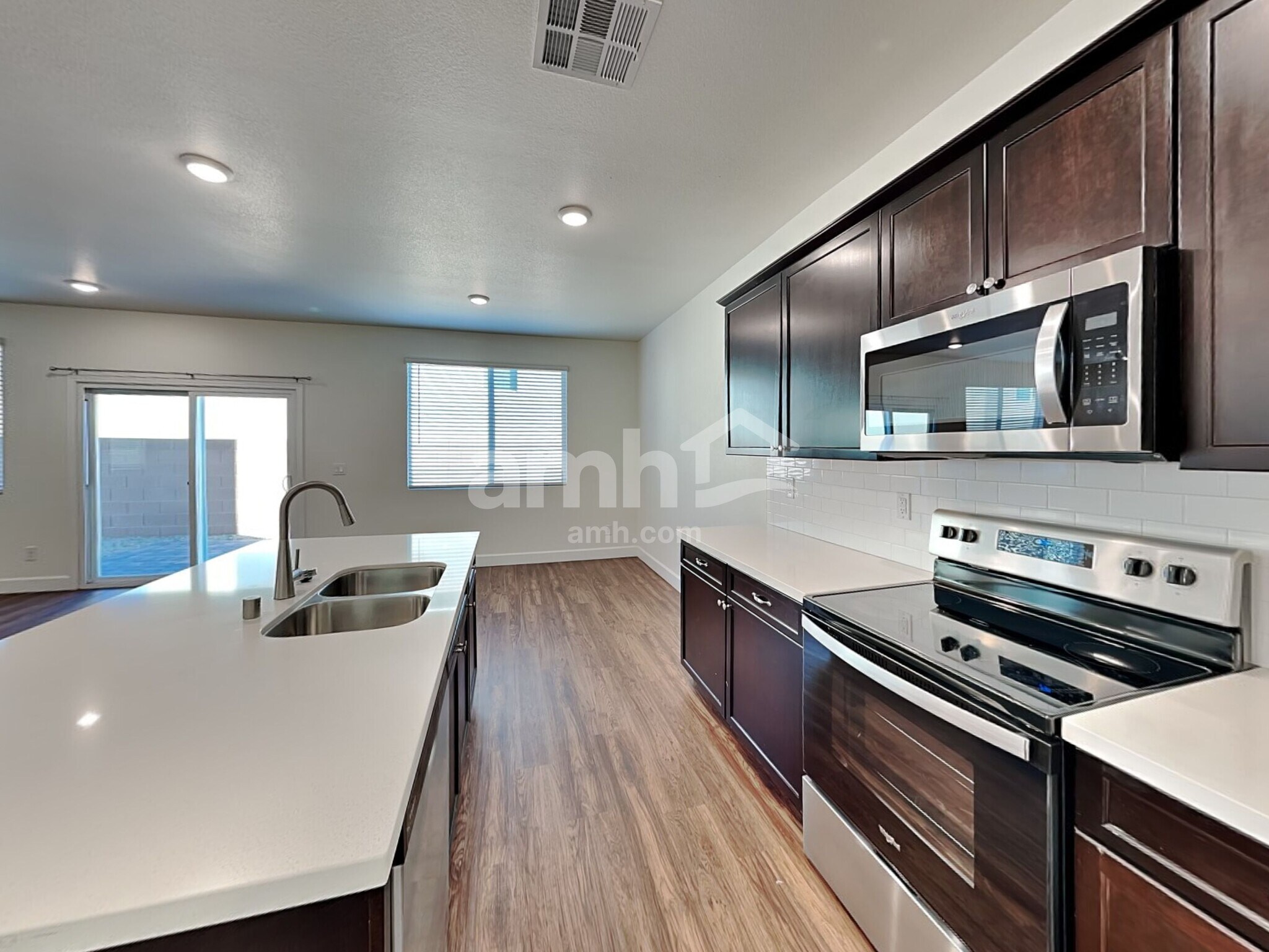 Building Photo - 6118 Schmidt St