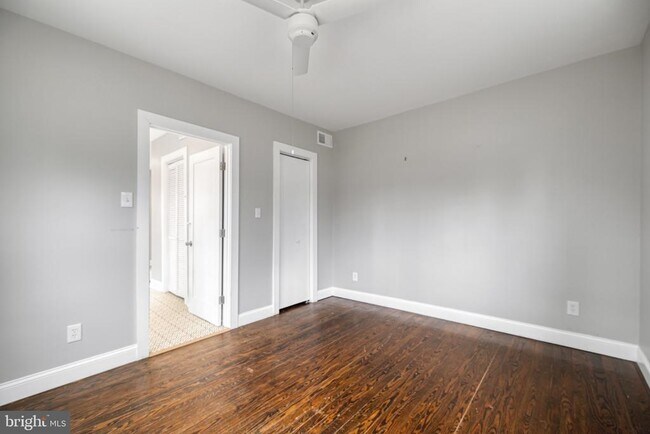 Building Photo - 5123 Crittenden St