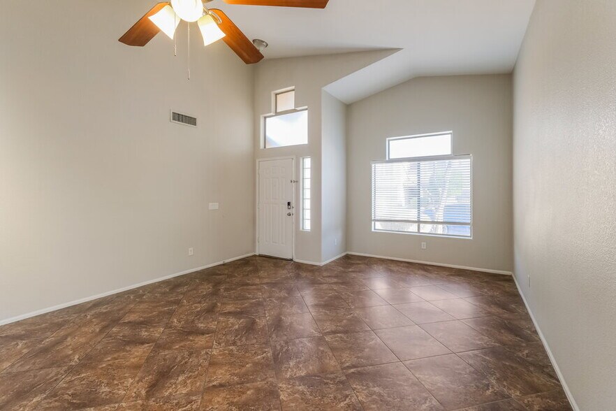 Building Photo - 2437 W Running Deer Trl