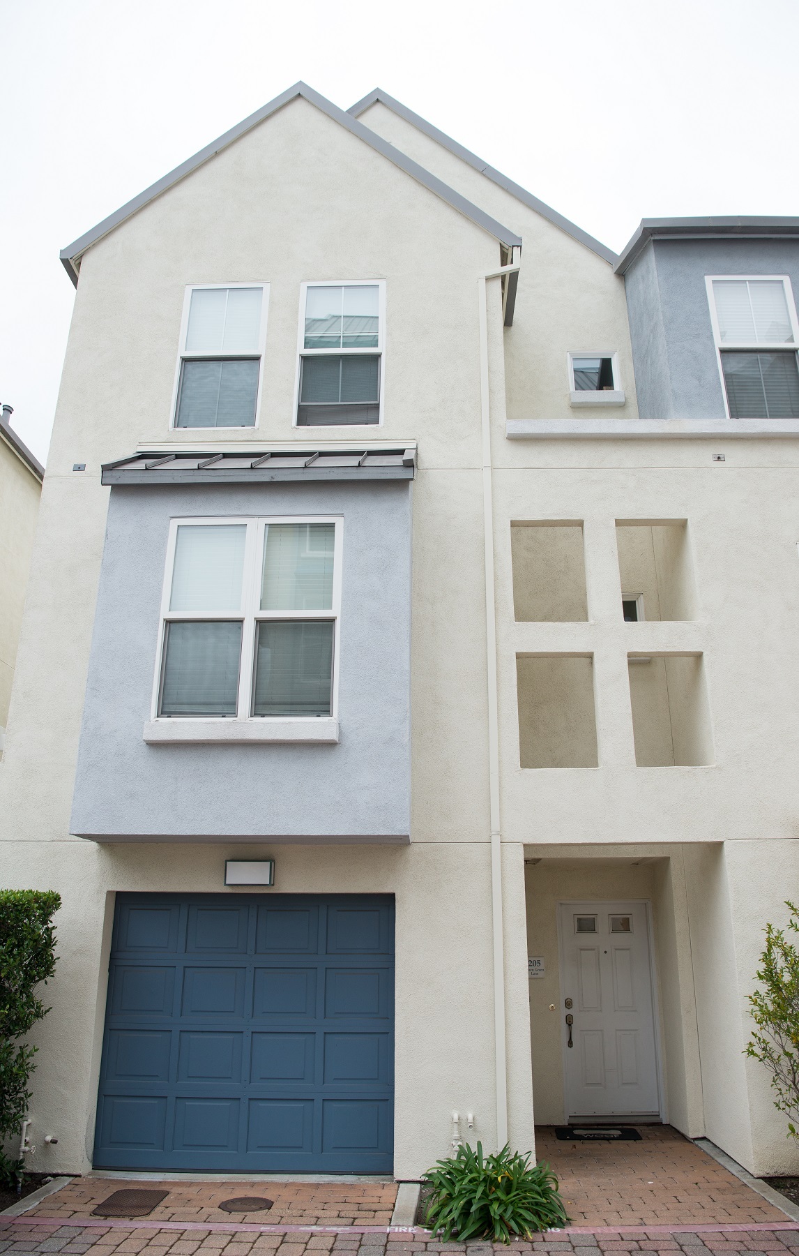 Building Photo - 205 Town Green Ln