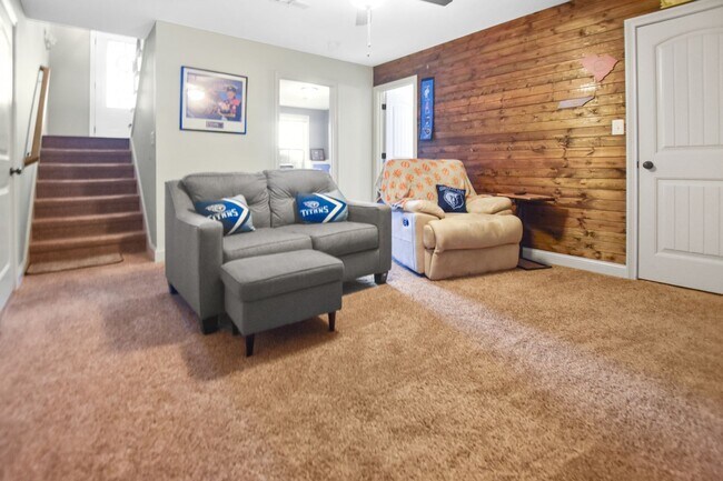 Building Photo - Pet Friendly Four Bedroom with Basement in...