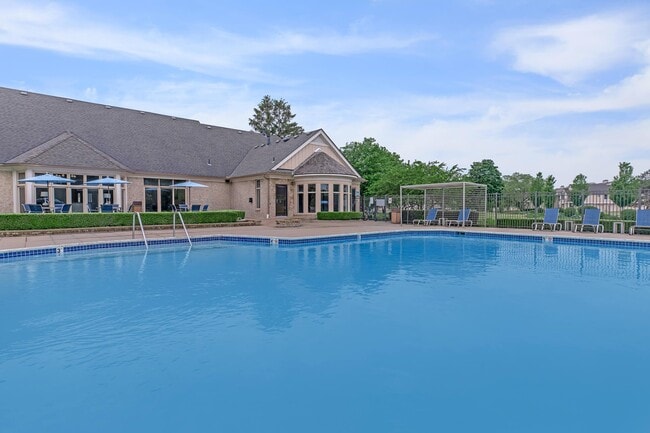 Building Photo - Manors at Knollwood