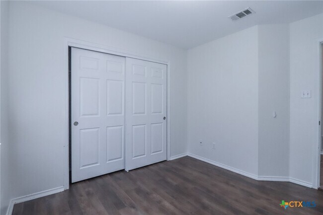 Building Photo - 7819 Bridgepointe Dr