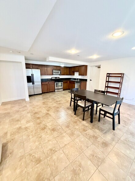 Building Photo - 1430 Colby Ave