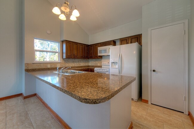 Building Photo - 93 Lakeview Village