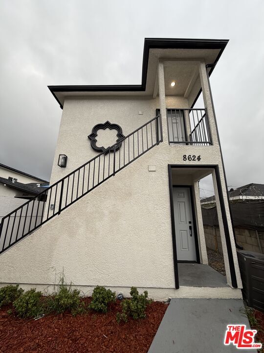 Building Photo - 8624 Graham Ave