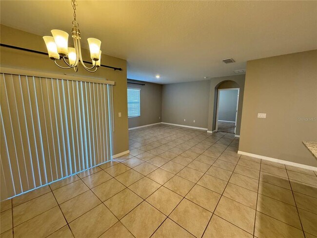 Building Photo - 404 Tanglewood Dr