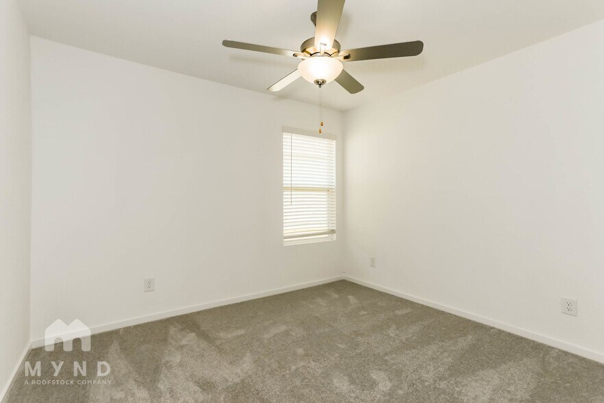 Building Photo - 2733 Mistwood Dr