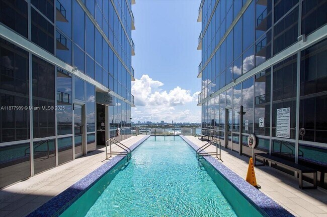 Building Photo - 1100 Biscayne Blvd