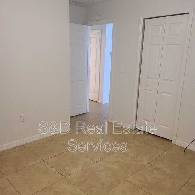 Building Photo - 2415 S Crystal Lake Dr