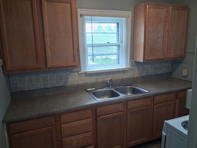 Building Photo - 110 S Wilmoth Ave
