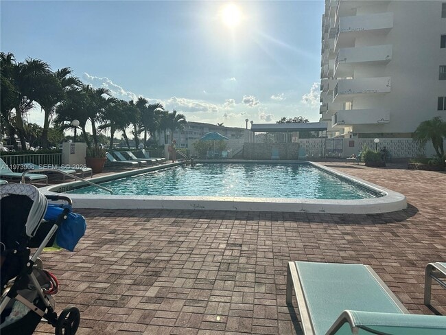 Building Photo - 401 Golden Isles Dr