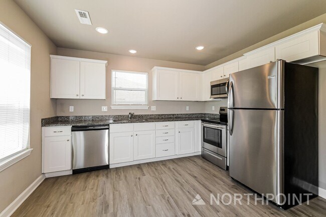 Building Photo - 3 BR/2.5BA | Newly Renovated Single Family Home | 1-Car Covered Parking | Great backyard!