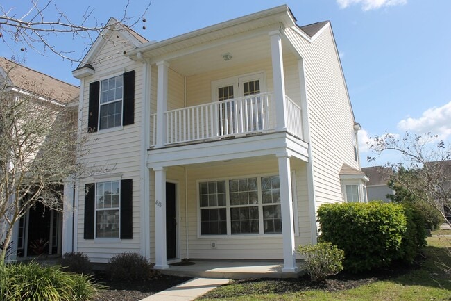 Building Photo - Three Bedroom Townhome in University Park with Balcony
