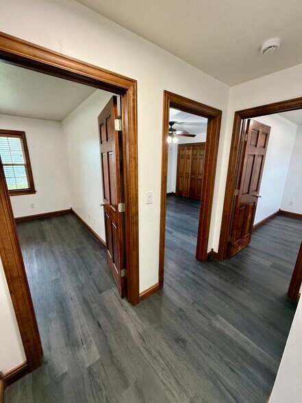 Building Photo - 707 Edge Point Ct