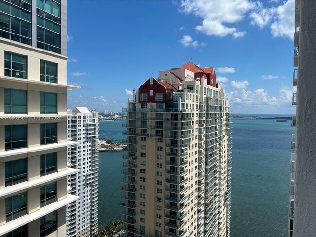 Building Photo - 1200 Brickell Bay Dr