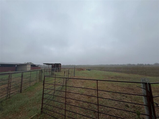 Building Photo - 100 Simmons Family Farm Rd