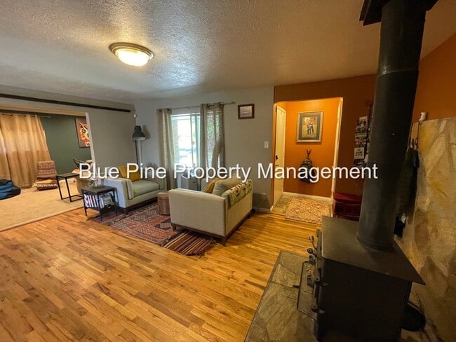 Building Photo - 455 Linden Dr