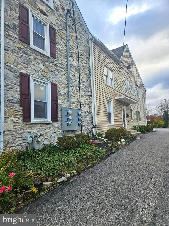 Building Photo - 454 Germantown Pike