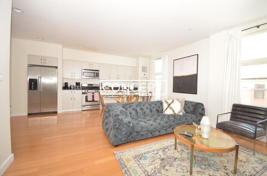 Building Photo - 601 Albany St