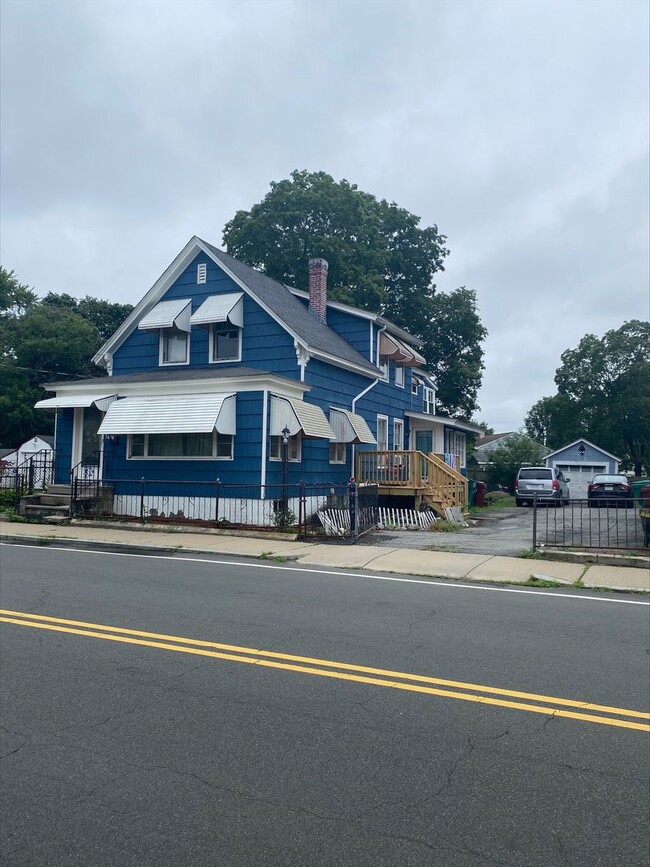 Building Photo - 74 Carlisle St