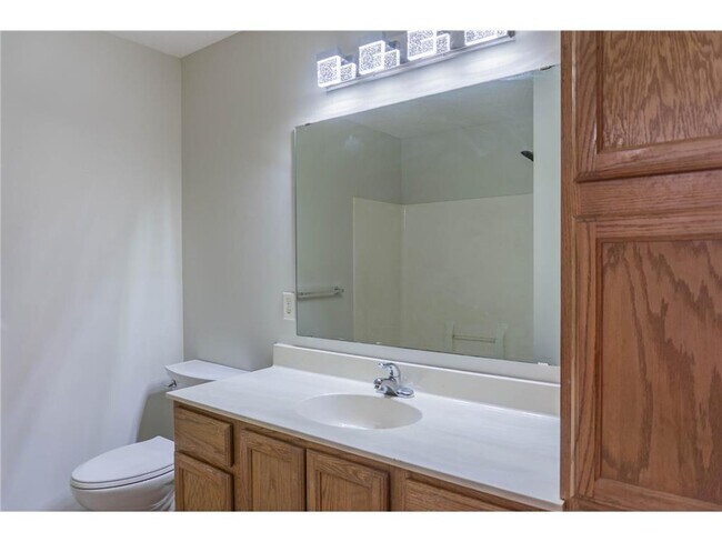 Building Photo - 112X Crystal Pl W